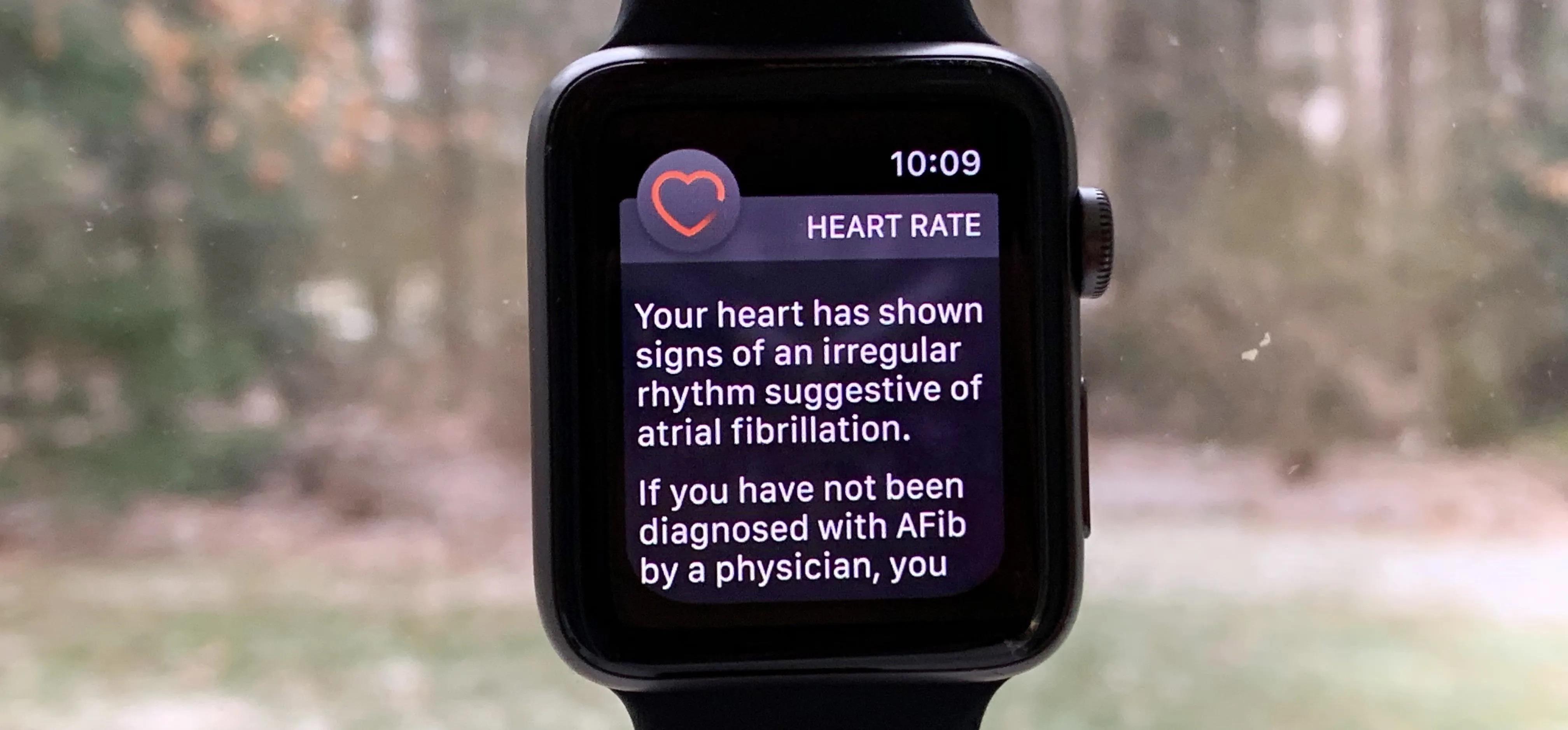 Smartwatch and smartphone displaying time and colorful app icons.