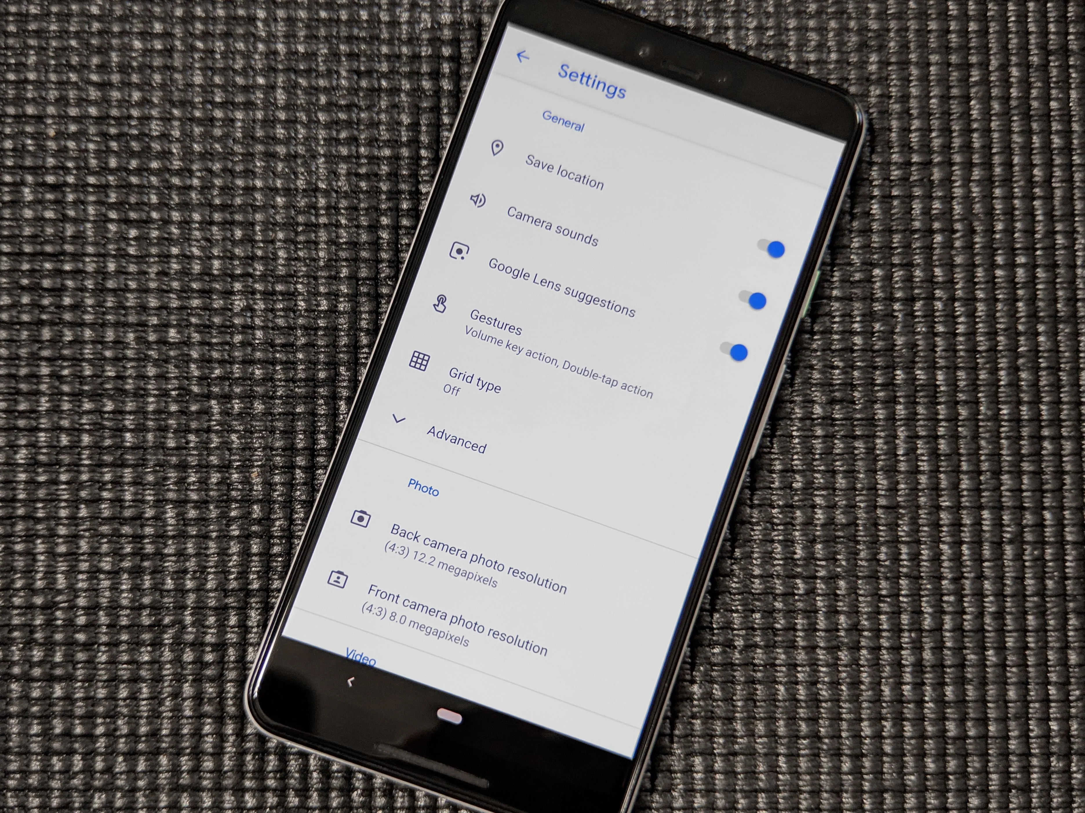 Mobile phone displaying settings menu.