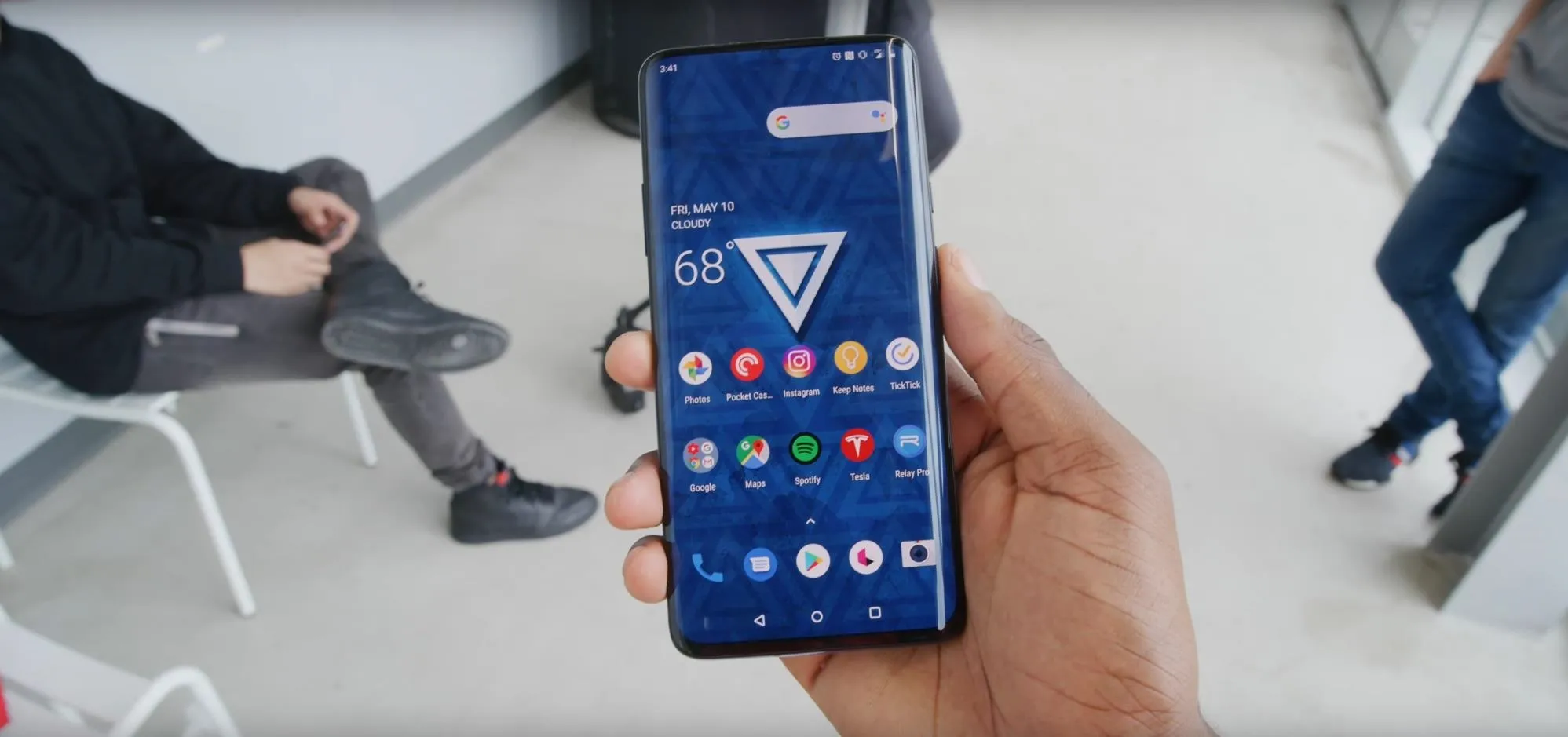 Smartphone displaying various apps on its home screen.