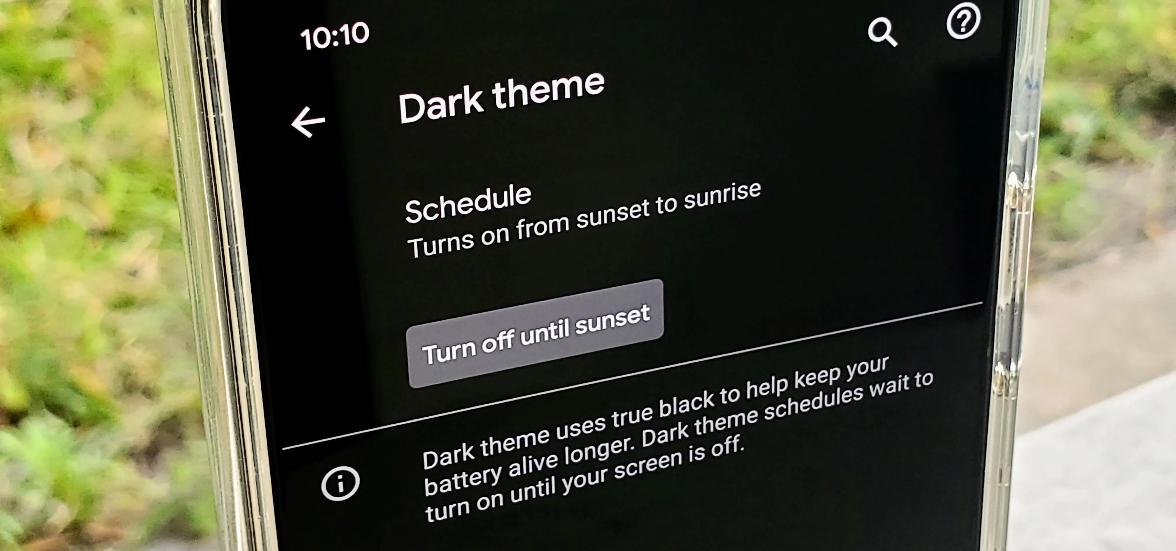 Dark theme settings on a smartphone display.