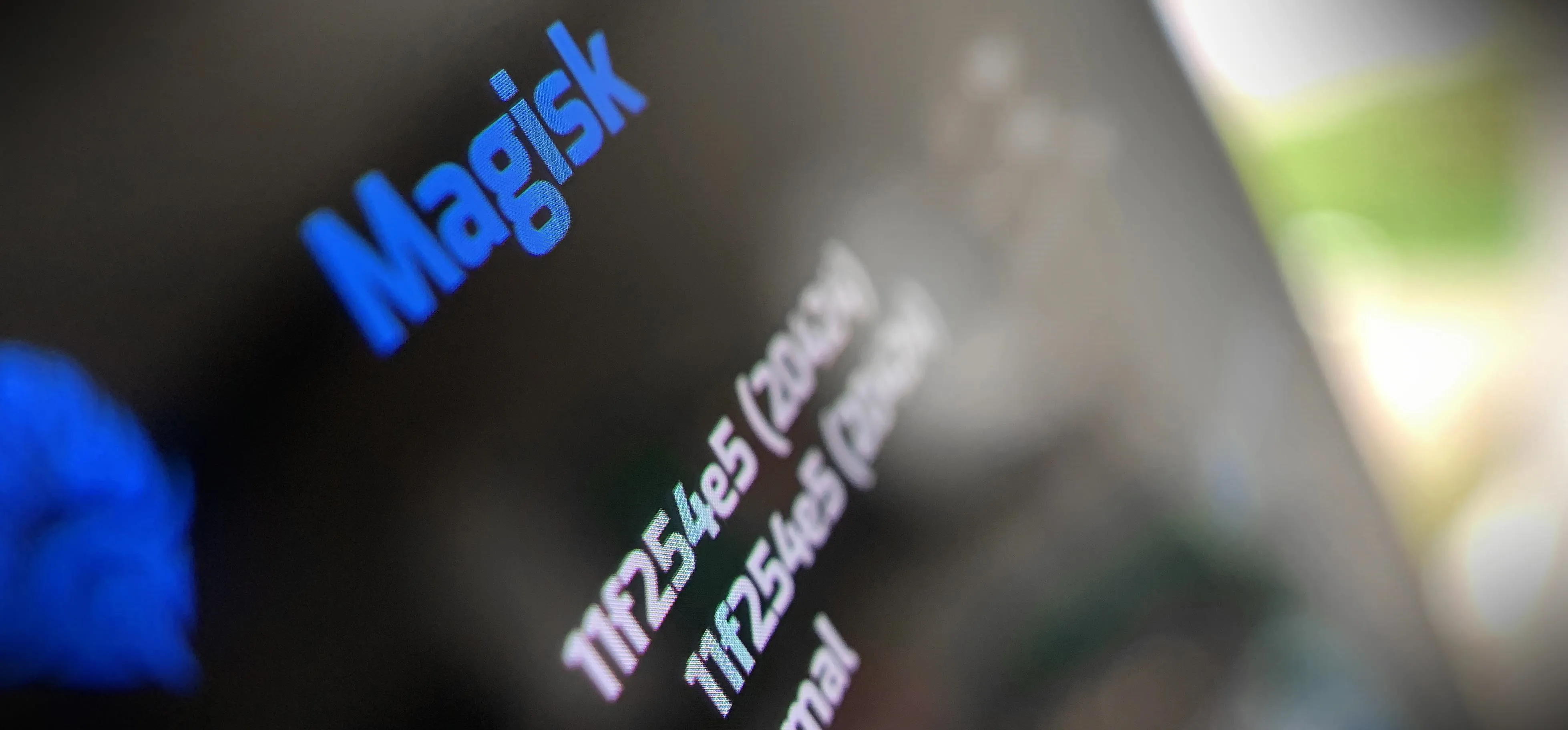 Magisk text interface on a mobile device screen