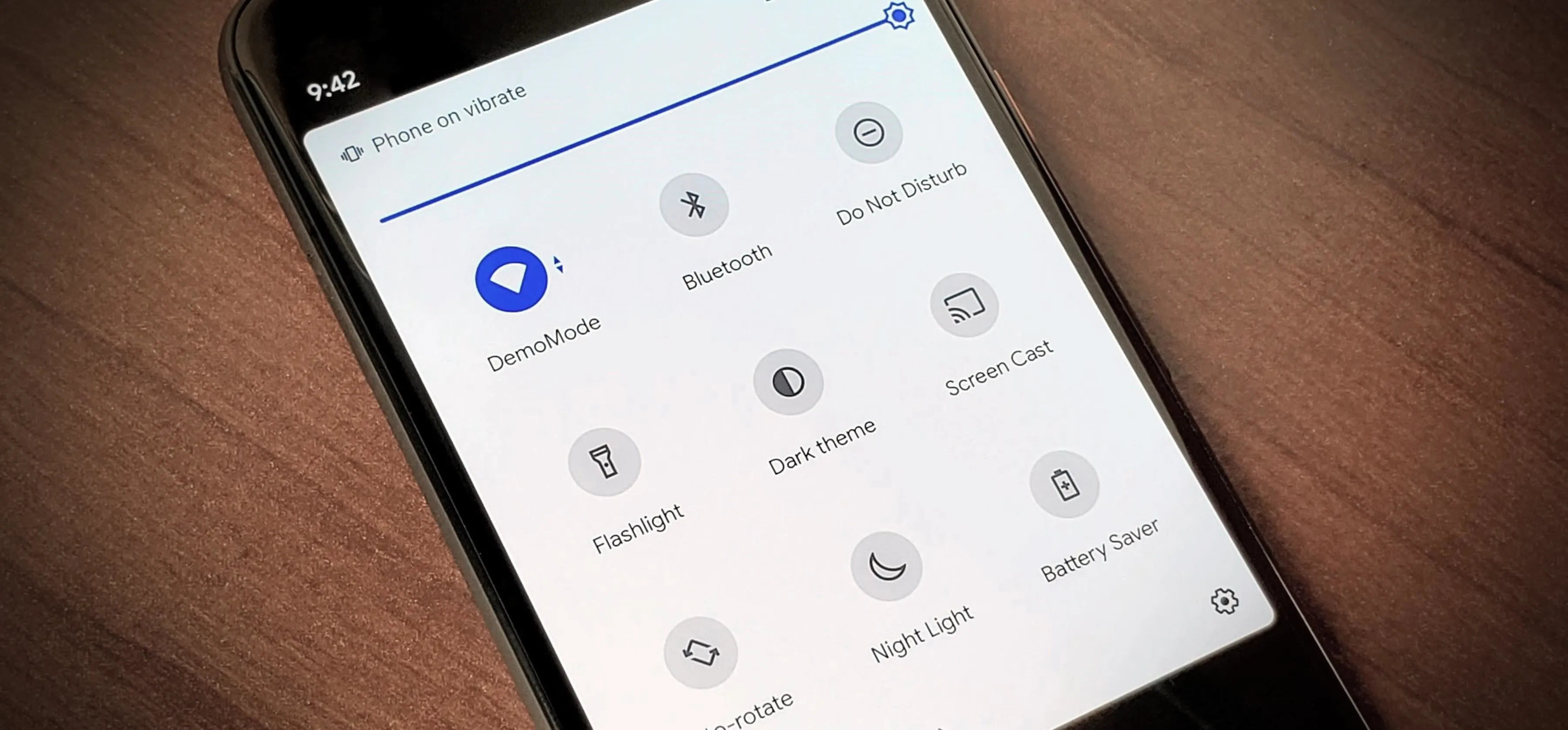 Smartphone displaying a user interface with various app icons and settings options.