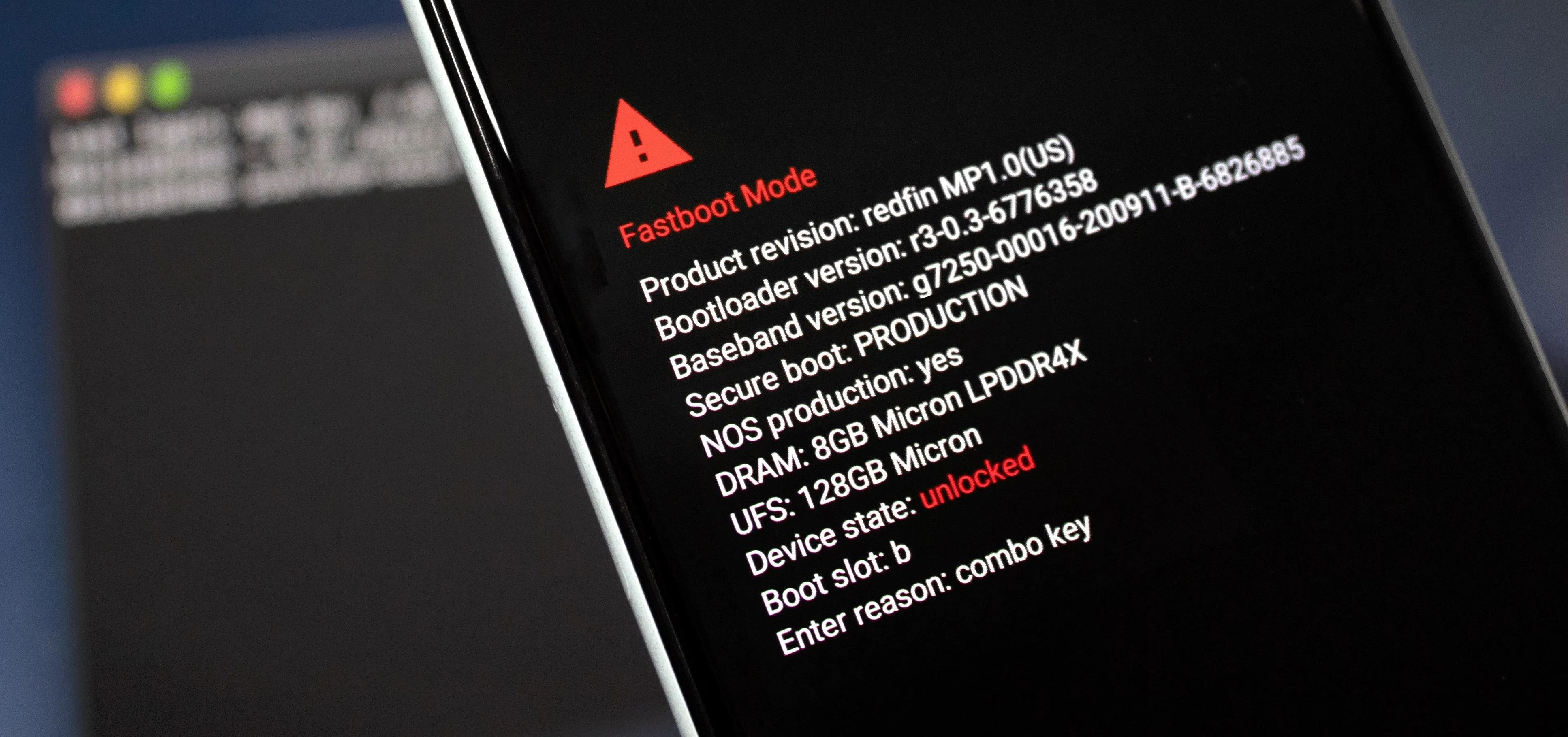 Pixel Buds battery status display on a smartphone screen.