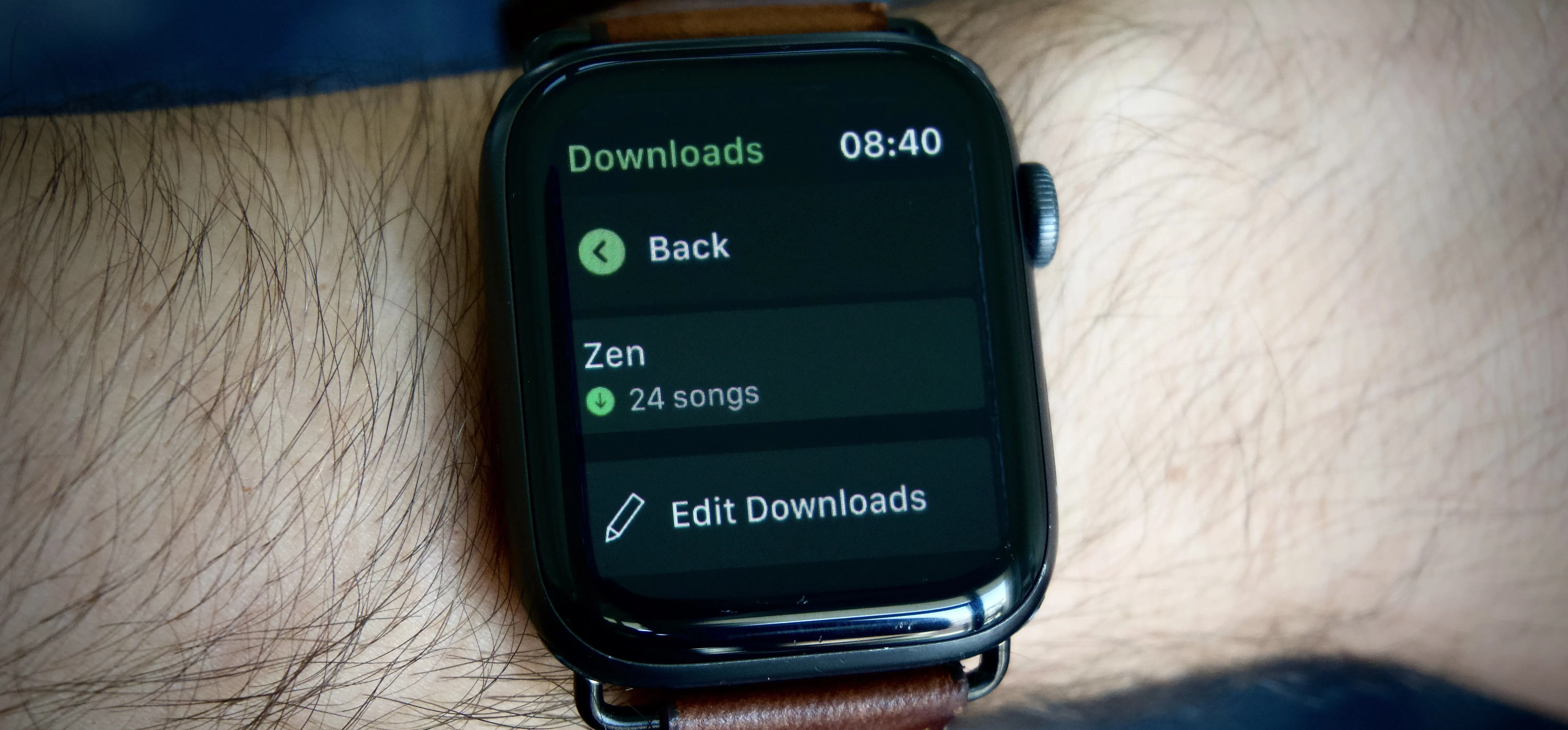 Smartwatch and smartphone displaying time and colorful app icons.