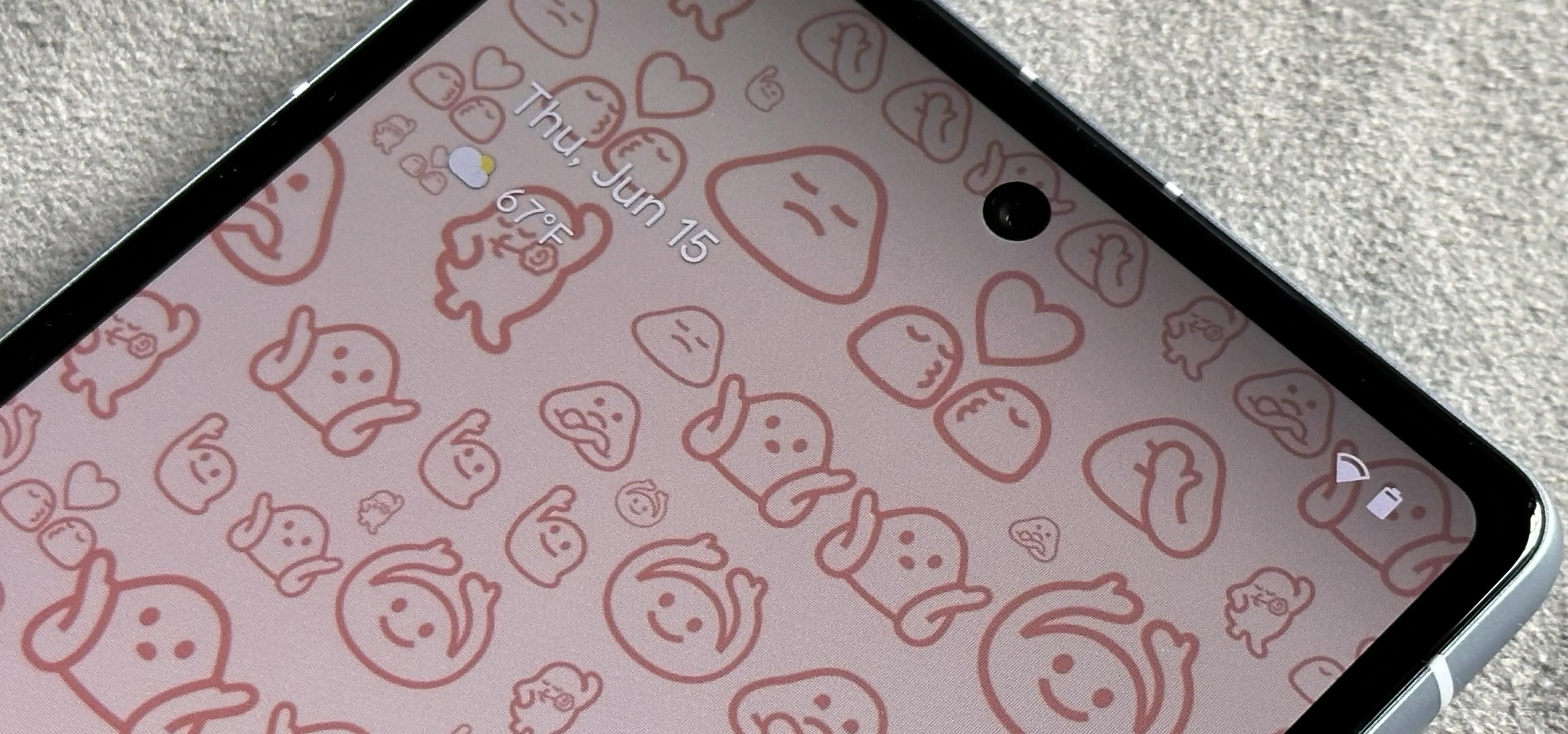 Pixel Buds battery status display on a smartphone screen.