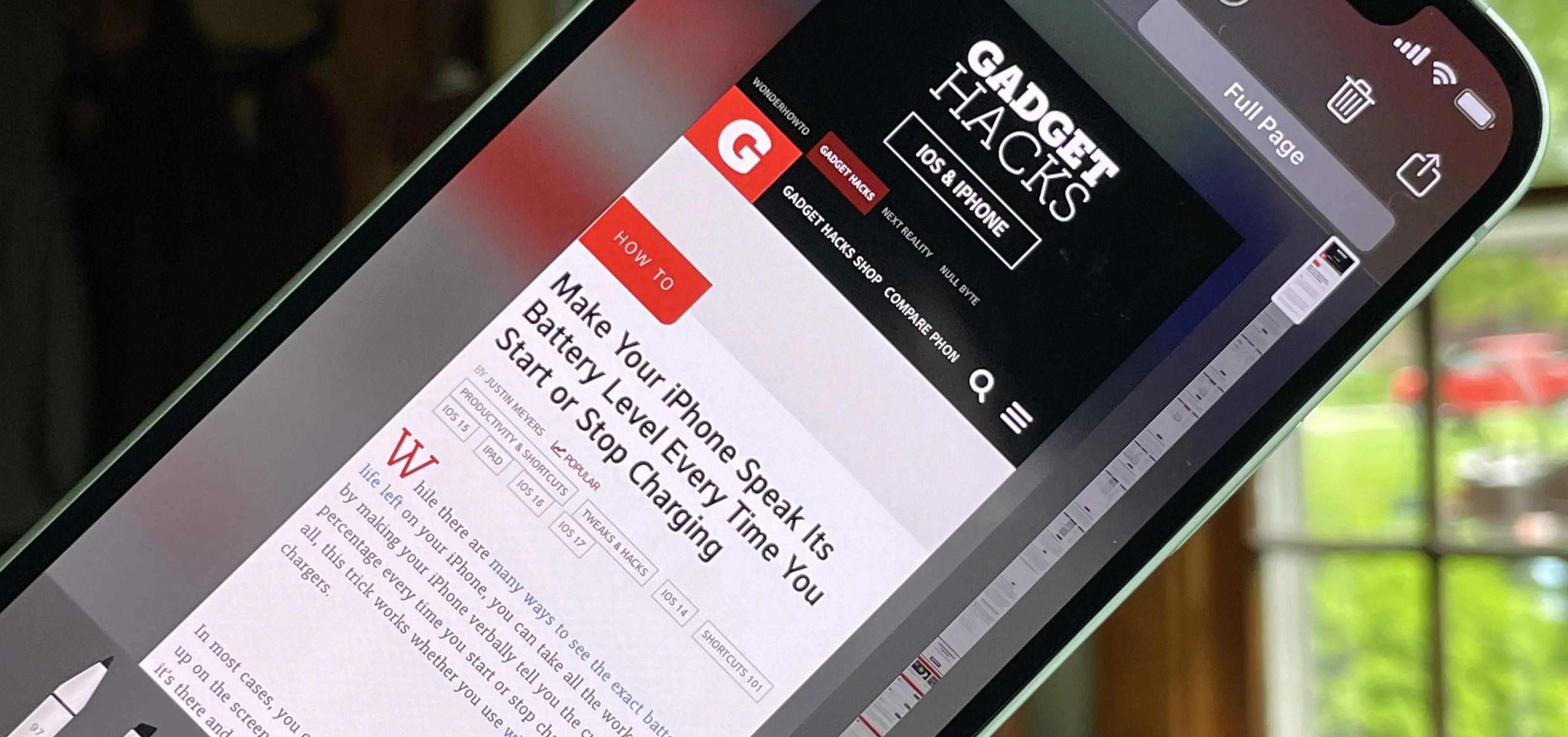 How to Take Scrolling Screenshots of Entire Webpages, Text Documents, and More on Your iPhone or iPad cover